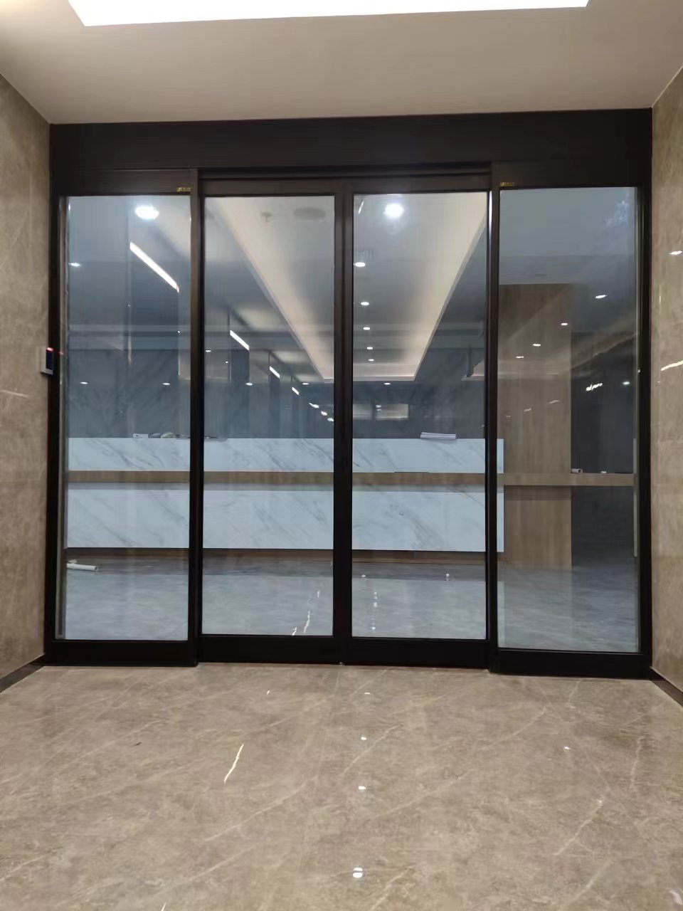 高淳区玻璃伸缩门