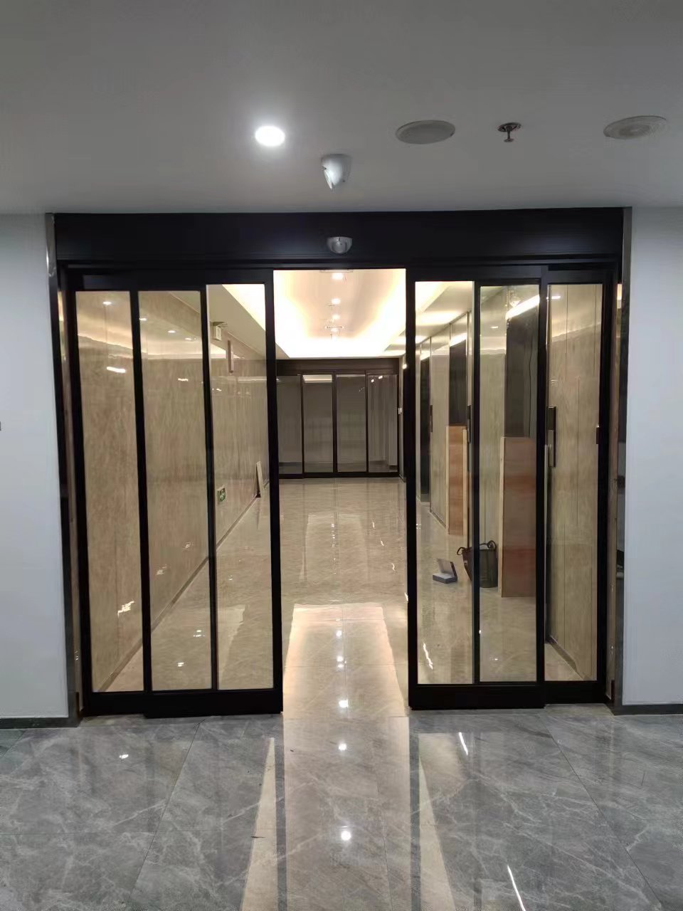 高淳区玻璃伸缩门